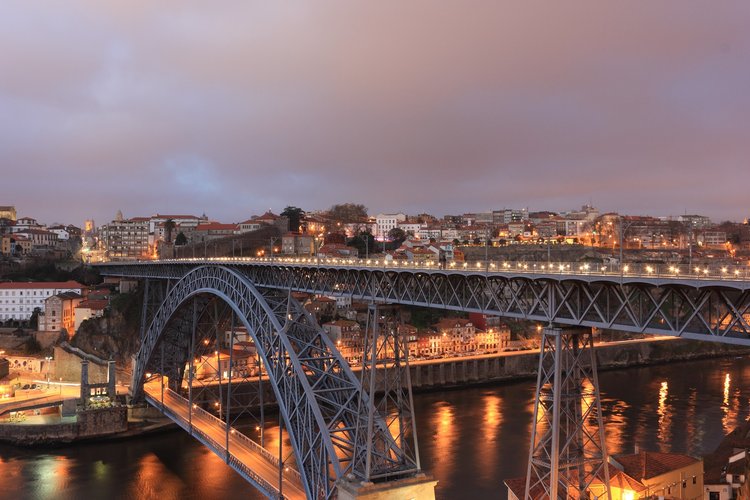 Tolk Japans-Engels of Portugees in Porto